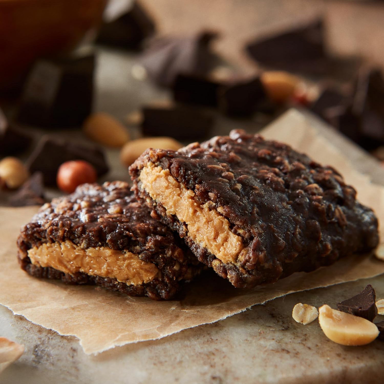 Vertical 5-pack of CLIF Chocolate Chip and Peanut Butter Nut Butter Bars in a blue and brown box.