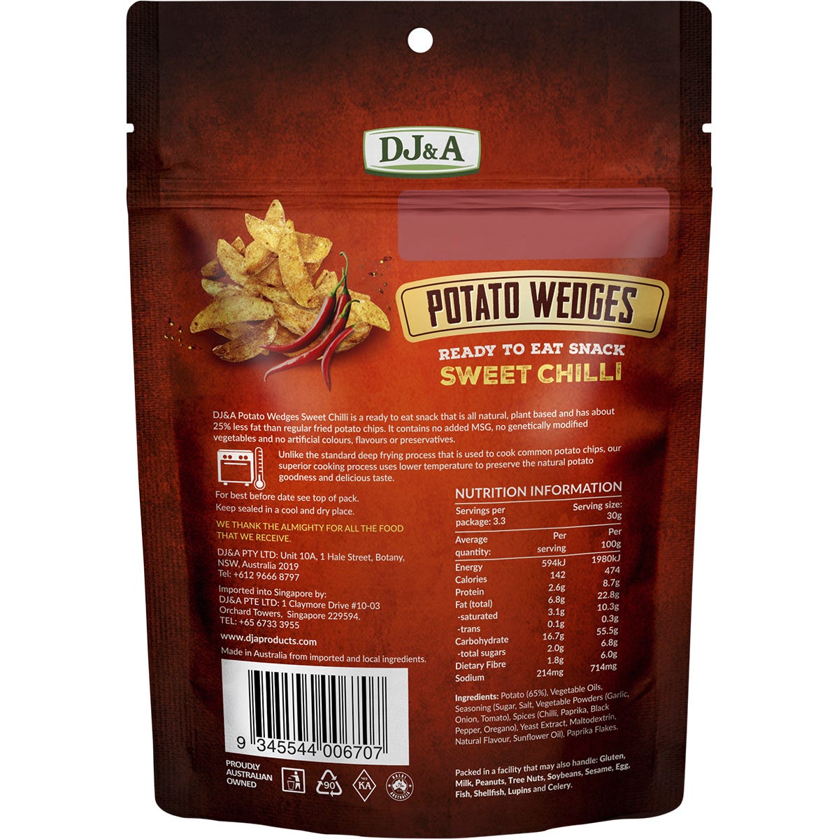 A single 100g bag of DJ&A Sweet Chilli Potato Wedges, a natural, plant-based snack on a white background.